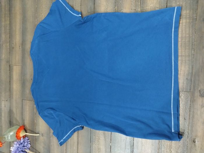 T-shirt Tommy Hilfiger bleu foncé garçon 13/14 ans – Manches courtes coton – Très bon état - photo numéro 2