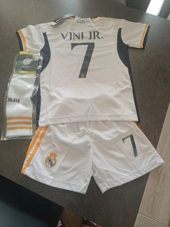 Tenue football real Madrid Vini Jr blanc t.20