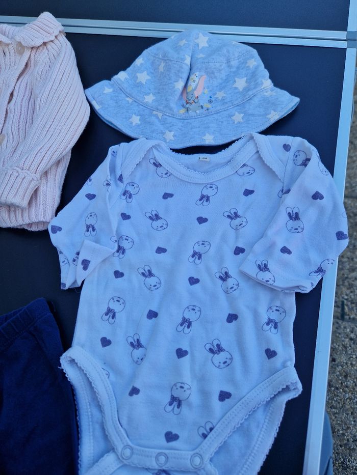 Lot vêtements 6mois fille N 2 - photo numéro 4