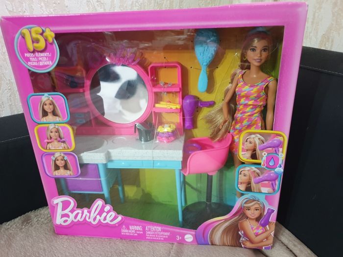 BARBIE SON SALON DE COIFFURE ET ACCESSOIRES POUPEE INCLUSE MATTEL NEUF