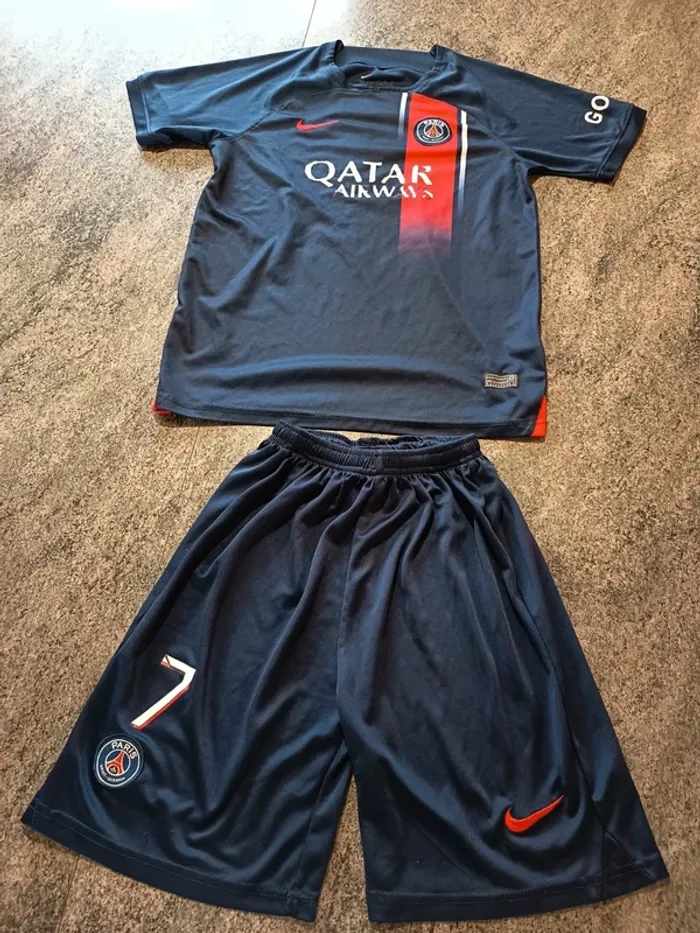 Ensemble enfant maillot + short de foot taille 28 PSG