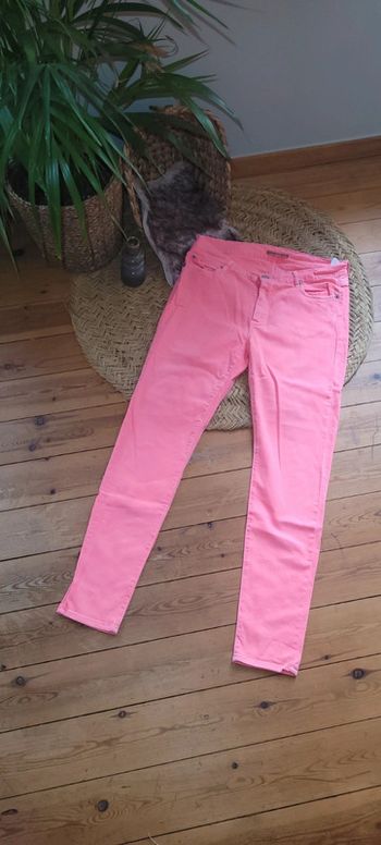 Joli jeans Ninety Five rose fluo Taille 42