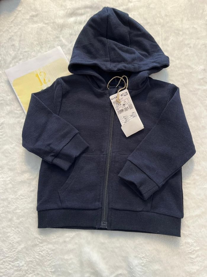 NEUFS (Non portés) 🏷🏷💙🤩😍 superbes : sweat zippé et polo mc 12 mois garçon💙😍🤩 - photo numéro 2