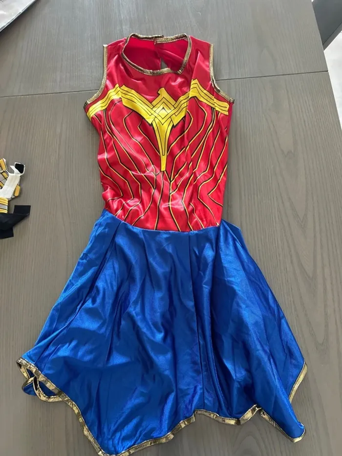 Déguisement fille Wonder woman super héroïne 8/10 ans - photo numéro 2