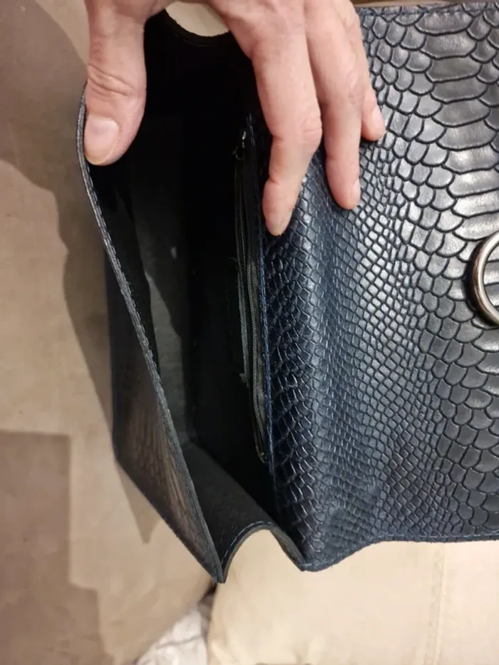 Sac bleu nuit aspect croco en cuir italien - photo numéro 8