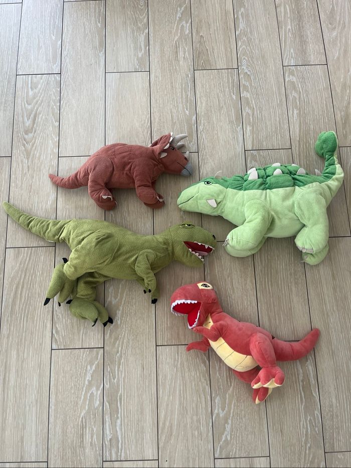 Lot peluches dinosaures