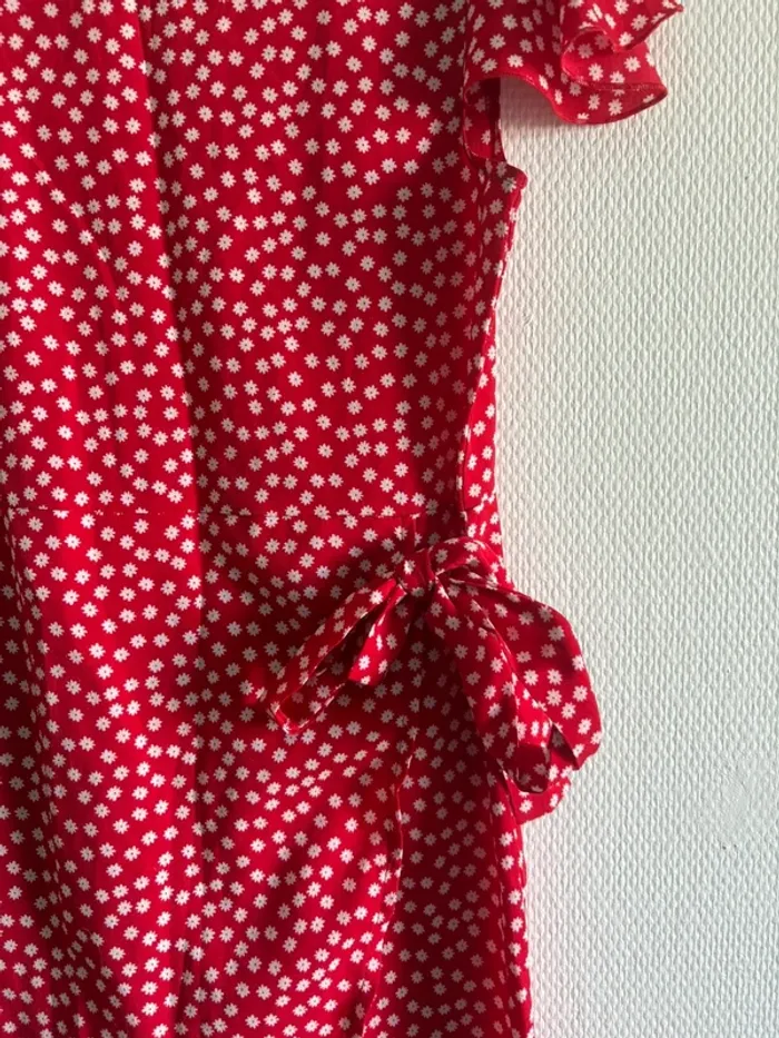 Robe rouge à motifs fleurs 🌸 taille XS - photo numéro 2
