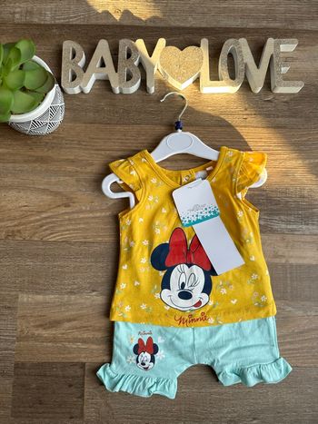 - Ensemble Disney  - 3 mois - Neuf avec étiquette, petit défaut sur le dessin
