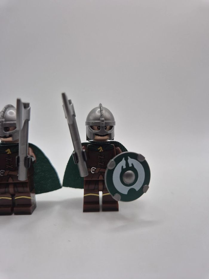 Figurines type lego 2 guerriers du rohan seigneur des anneaux / hobbit - photo numéro 2