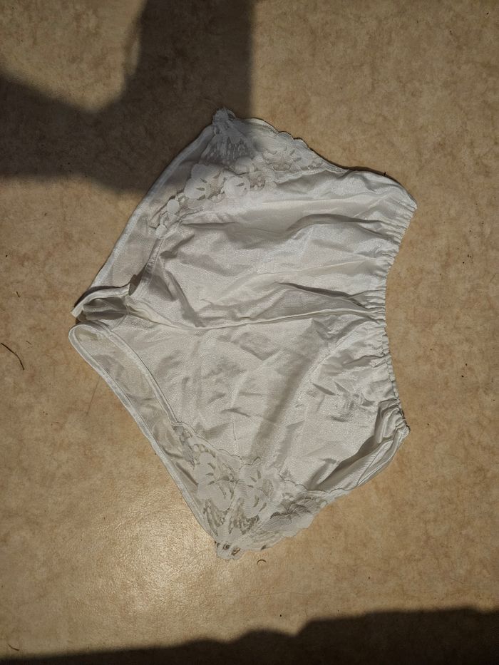 Vêtements femme 46 48 T3 est pantalon jaune 40 - photo numéro 4