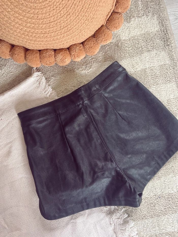 Short simili cuir noir neuf - photo numéro 2