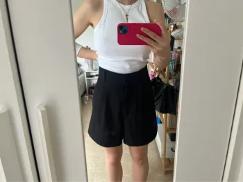 Short noir