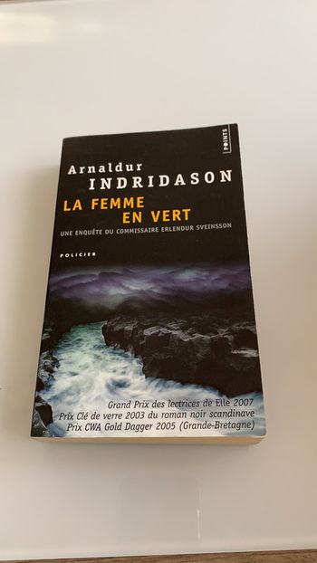 Livre la femme en vert