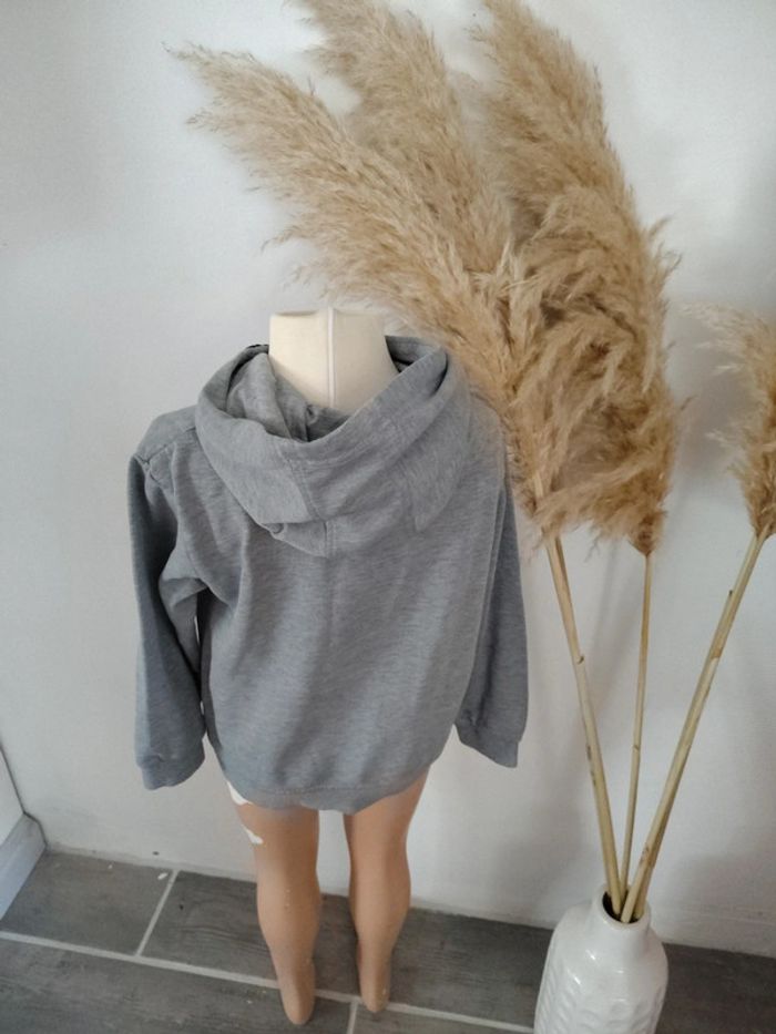 Pull garçon 🧑 8/9 ans - photo numéro 4