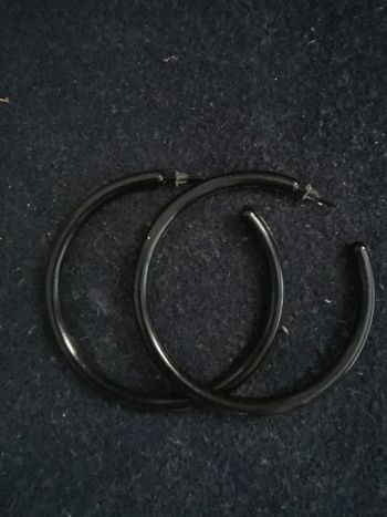 Créoles style rétro en plastique