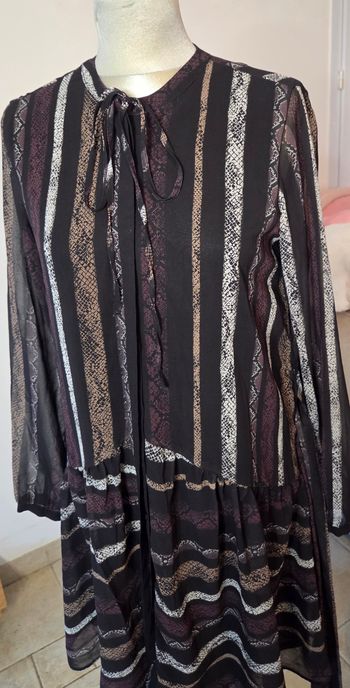 Robe Salsa M – Fluide & Élégante – Motif Rayures – Ceinturée – Très Bon État