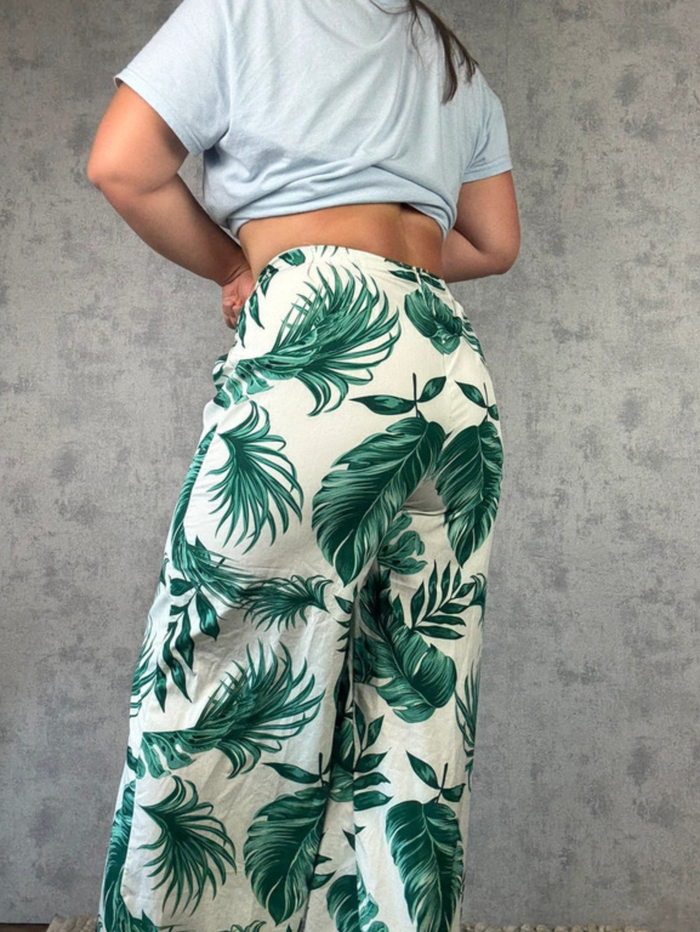 🌸 Pantalon à jambes larges, motif feuilles Taille 38/40 🌸 - photo numéro 2