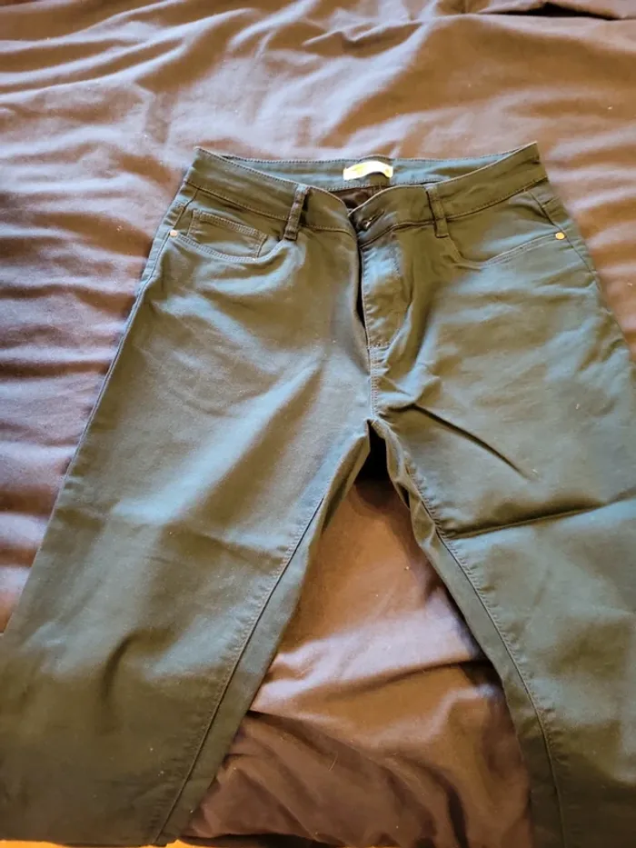 Pantalon couleur bleu canard
