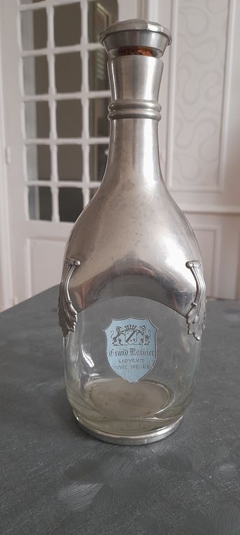 Carafe en étain