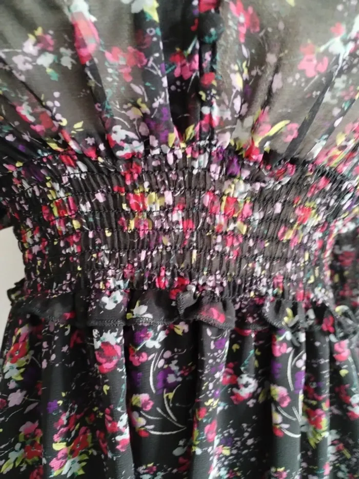 Robe fleurie Zara Taille M 🌸👗 - photo numéro 3