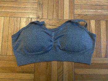 Soutien gorge gris en état neuf avec étiquette 
