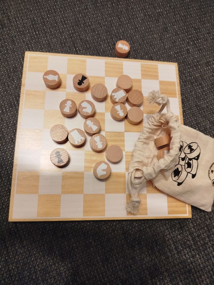 Jeu d'échecs en bois de voyage NEUF - photo numéro 2