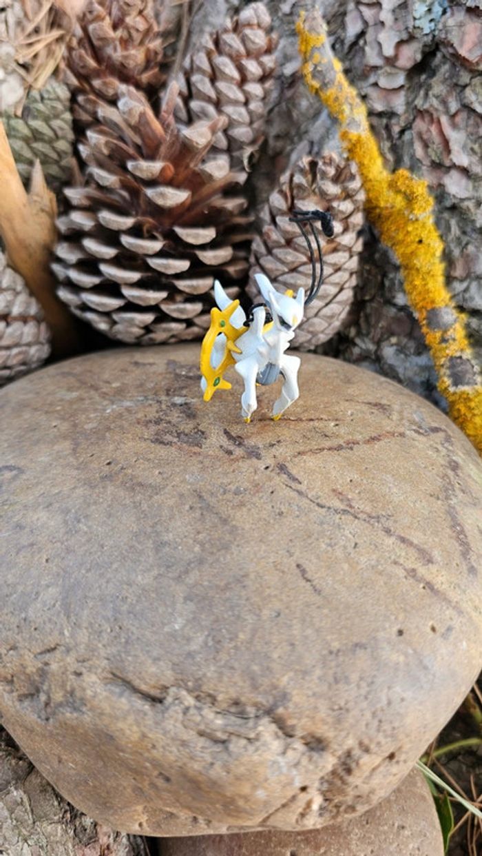 Super figurine Pokemon Nintendo Arceus porte clé
