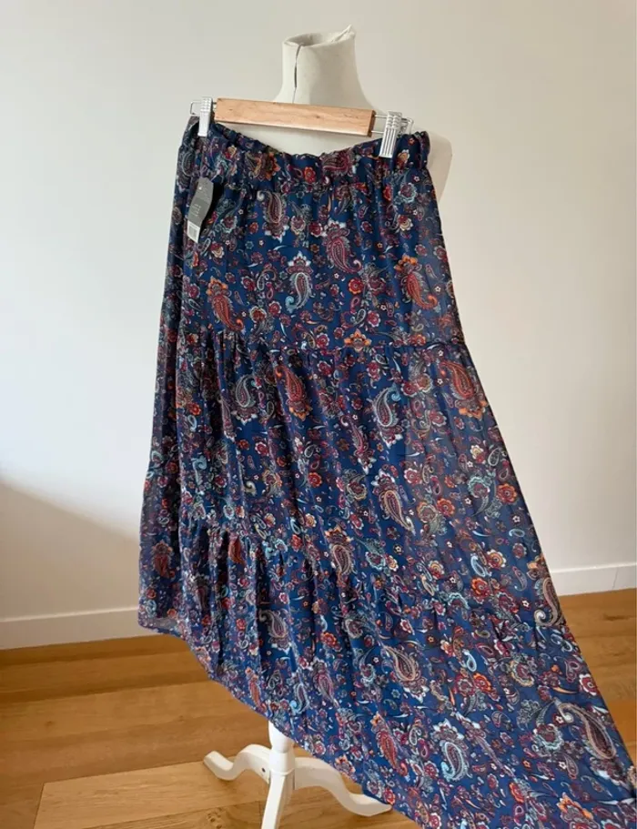 Jolie jupe motif neuve L/40 - photo numéro 3