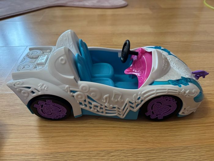Lot voiture et cheval barbie avec figurine Shelby - photo numéro 4