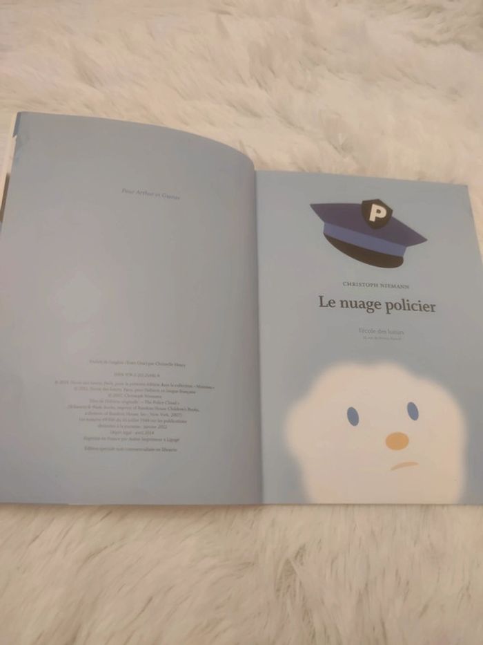 Livre _ Le Nuage Policier - L École des loisirs - photo numéro 2