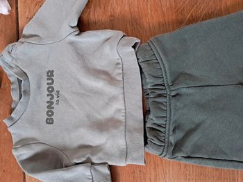 Ensemble kaki / vert Kiabi 1 mois