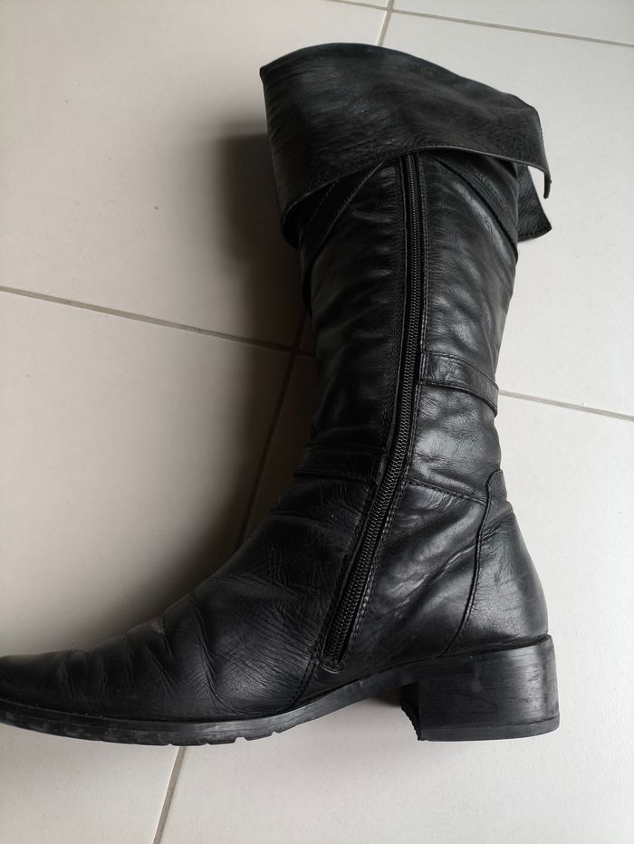 Bottes hautes en cuir noir pointure 40 (longueur semelle 27,5 cm) - photo numéro 2