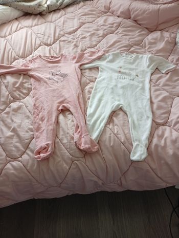 Lot deux pyjamas fille 12 mois