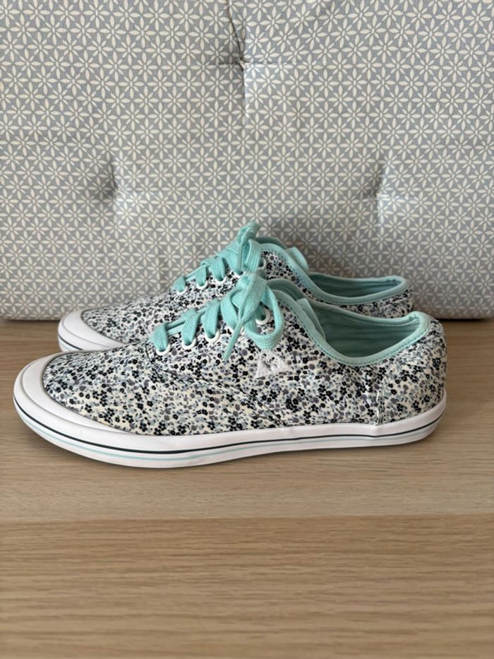 Paire de Baskets Tissu Fleuri "Le Coq Sportif" Taille 37 - photo numéro 2
