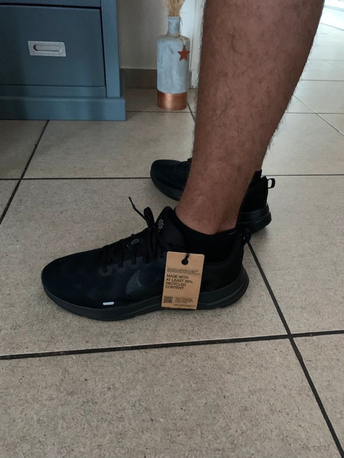 Très belle baskets Nike All Black en Pointure 47 - photo numéro 4