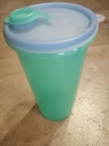 pichet et couvercle Tupperware