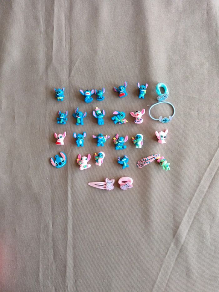 Lot 26 petite figurine stitch