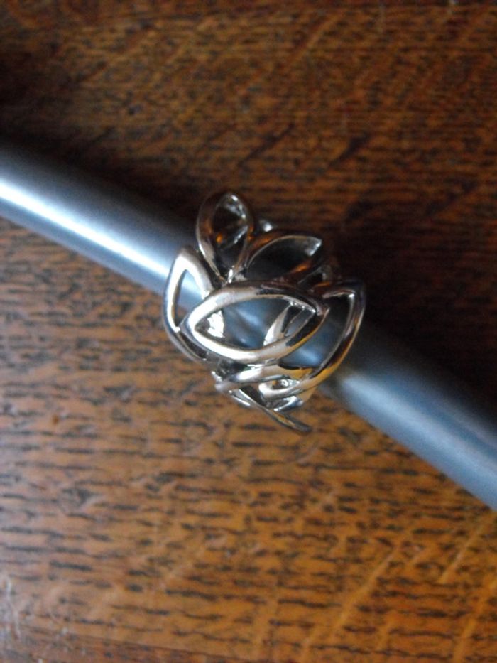 bague feuilles entrelacées