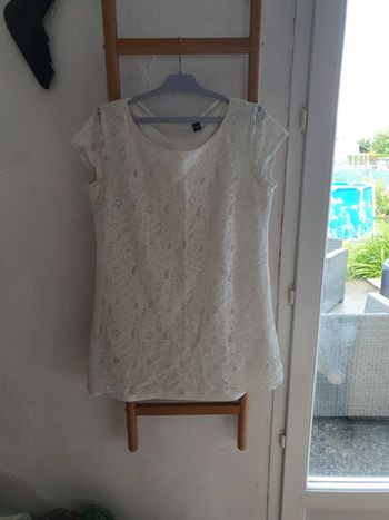 Robe blanche à dentelle