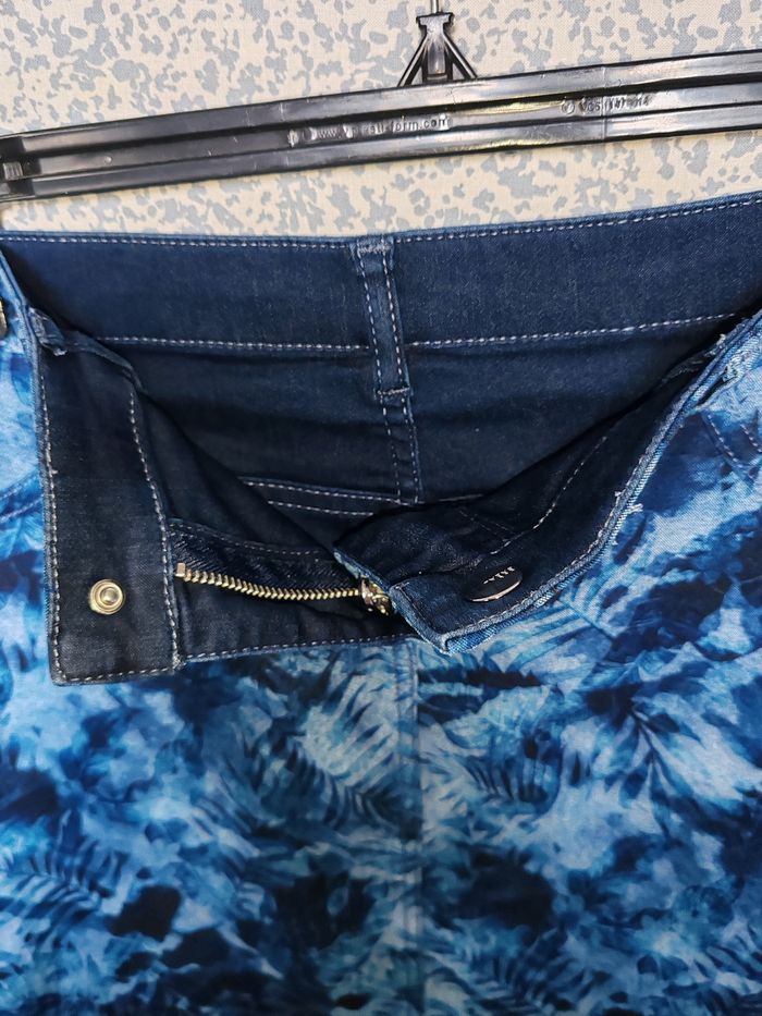 Jupe en jean réversible côté Uni bleu et l'autre motif différent bleu - photo numéro 2