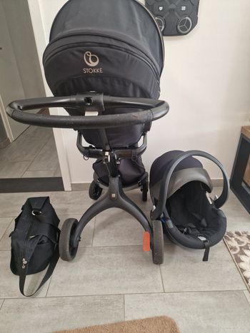 Titre : Ensemble poussette Stokke avec siège auto et sac – Excellent état

Description :
Je vends un ensemble de poussette Stokke en très bon état, comprenant une poussette, un siège auto et un sac assorti.
Couleur : Noir
Prix : 120 euros
Localisation : Y