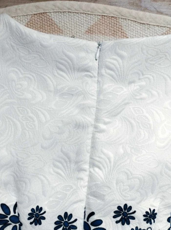 Robe  blanc  bleu  fleuri  cérémonie  -  Miss  One  -  M =  XS actuel -  Neuve - photo numéro 10