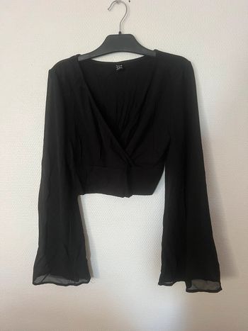 Blouse noire manches transparentes