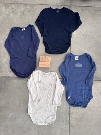 Lot de 4 bodys petit bateau manches longues taille 12 mois