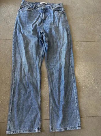 Jean bleu Primark, taille 40, très bon état, 40x105cm