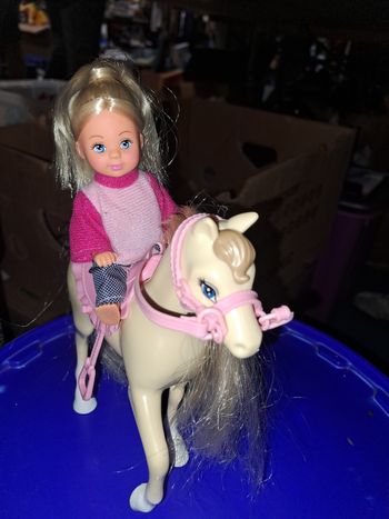Poupée à cheval