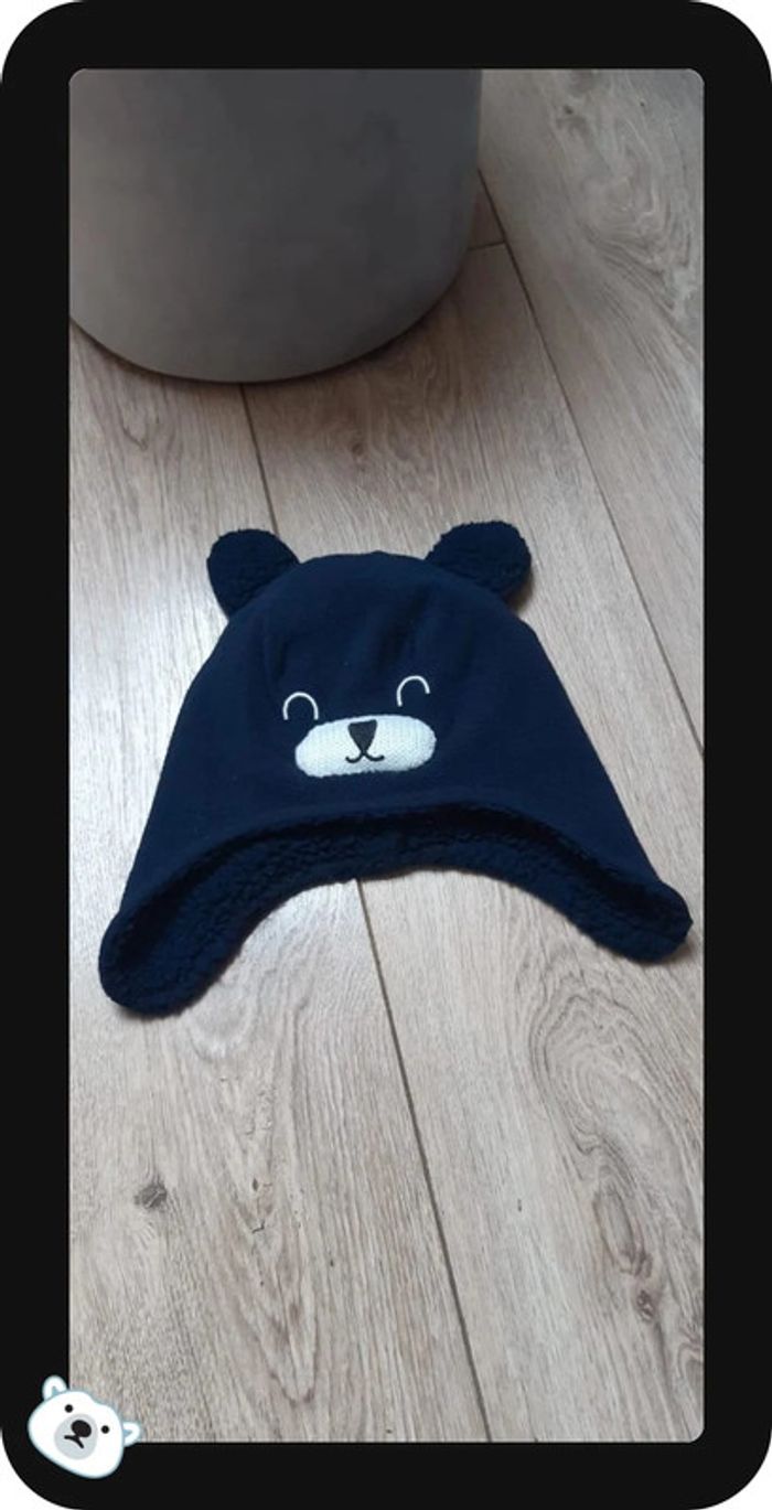 Bonnet kiabi bleu foncé  motif ourson taille 49 cm en parfait état