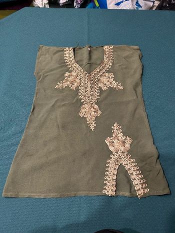 Tunique traditionnelle pour une petit fille de 2ans