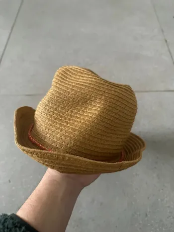 Lot de 3 chapeau taille 57cm, très bon état 100% papier