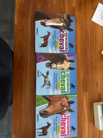 Lot de trois livres l’encyclopédie cheval